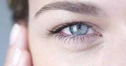 重慶受歡迎的雙眼皮醫(yī)生排行榜發(fā)布：同行贊譽(yù)首選，網(wǎng)友評(píng)分高居前列！