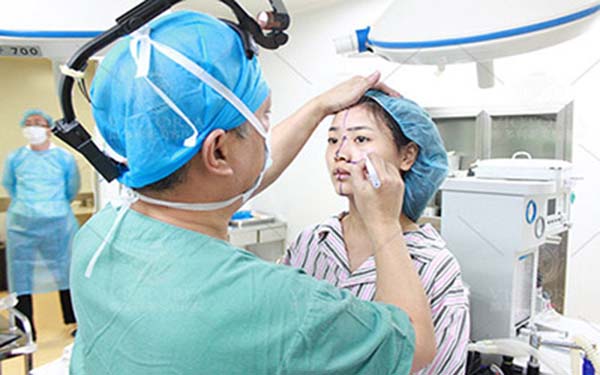 2023臨汾抽脂肪豐胸權(quán)威醫(yī)生排行TOP10強(qiáng)(高一娜、李宏、南麗萍口碑出眾)