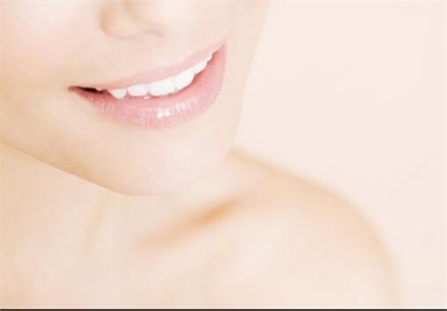 2023青島水光針祛老年斑在榜單top10強(qiáng)專家(何志紅、袁方、史冰心獲網(wǎng)友強(qiáng)贊！)