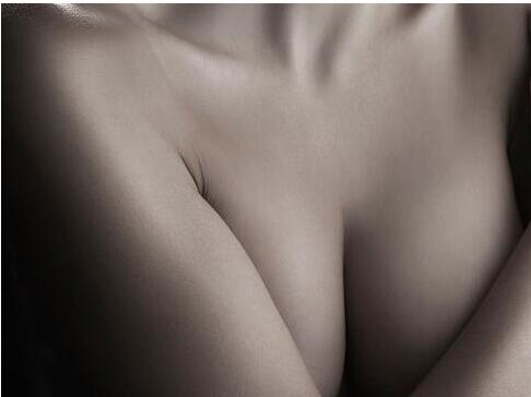 廣州隆胸三甲醫(yī)院受歡迎的五位專家醫(yī)生曝光，實力派專家排名揭曉