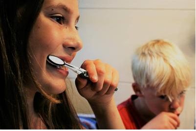 硅膠隆鼻手術(shù)與全自體軟骨隆鼻比較，選哪個(gè)更好呢？