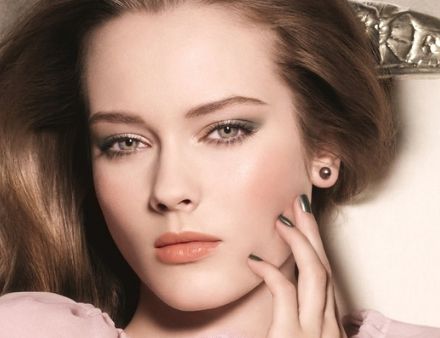 眼袋吸脂術(shù)后，如何預(yù)防眼部皮膚松弛