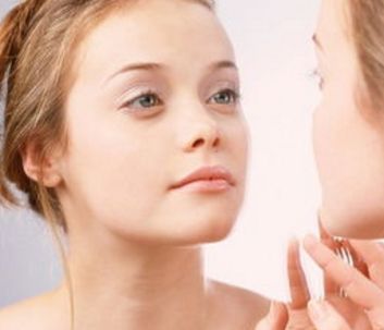 面部吸脂減肥：費(fèi)用和風(fēng)險解析，你需要了解的事項(xiàng)