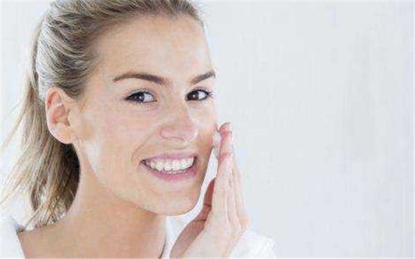 廣州牙齒修復(fù)的費(fèi)用及影響因素揭秘，補(bǔ)牙一顆大致需要多少錢