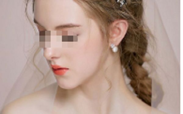 如何簡(jiǎn)單實(shí)用地按摩去除眼部皺紋，快來(lái)學(xué)習(xí)這個(gè)護(hù)理技巧