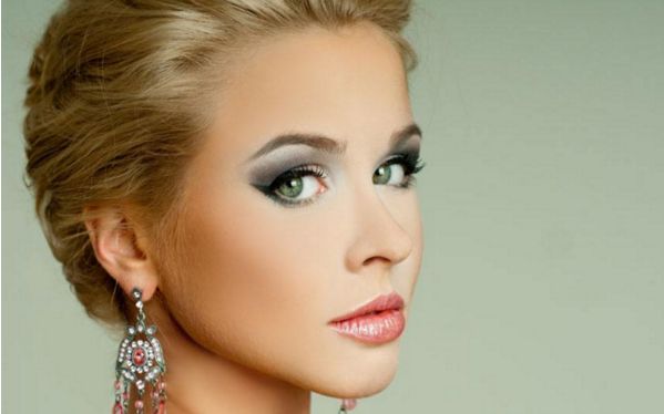 胸部豐滿的秘密！揭秘隆胸假體的價(jià)格與維持時(shí)間