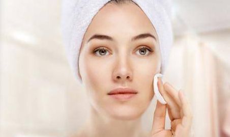 如何改善圓臉輪廓，快速變?yōu)楣献幽槪?/>
                                </a>
                                <h4><a href=