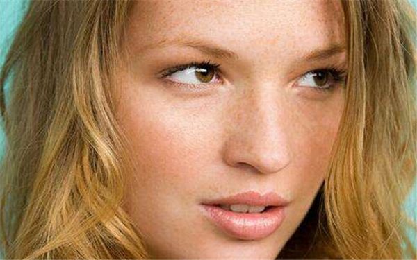 雙眼皮修復(fù)術(shù)費用的決定因素你必須了解