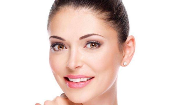 白瓷娃娃祛斑果有何效果？與光子嫩膚的不同之處揭秘！