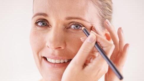 蜂蜜去斑丨蜂蜜美容功效，全面解析蜂蜜祛斑的妙用！