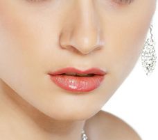 廣州華美高順福醫(yī)生的隆鼻案例和專業(yè)資歷揭秘