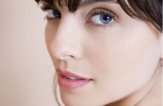 青島有一位劉長發(fā)醫(yī)生擅長鼻子整形，他的實力及案例讓人驚嘆