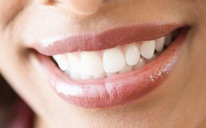 上海優(yōu)秀隆胸師王杰：薄唇A罩杯變身性感D罩杯的奇跡！