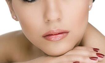 國外女明星為何鐘情于擁有古銅皮膚厚嘴唇的魅力？！