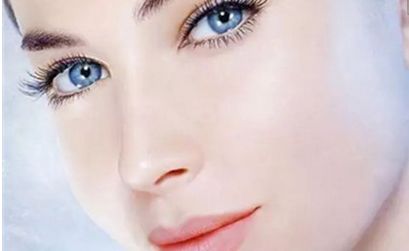 聶云飛下巴角度大氣優(yōu)雅！極致展現(xiàn)流暢線條！