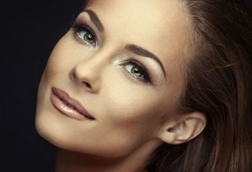 北京市有許多知名的脂肪隆胸醫(yī)生，今天我們來為大家介紹一下排名前十的實(shí)力醫(yī)生以及他們的價(jià)格表。