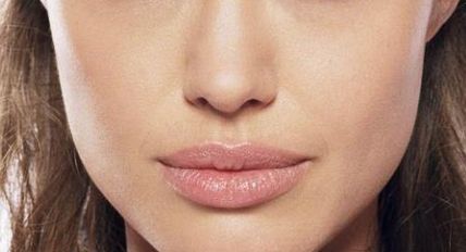 廖懷偉的個(gè)人經(jīng)歷與醫(yī)療技術(shù)評(píng)估：隆鼻案例照片展示