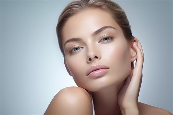 倫敦時裝周：別樣下眼線妝容引領風潮