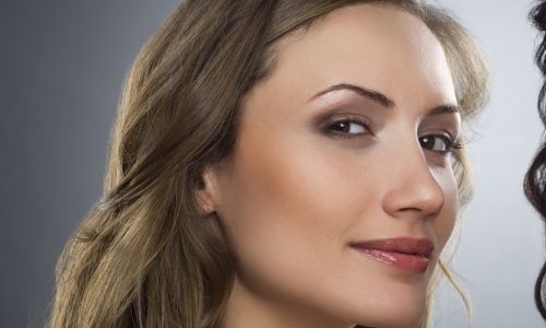 指甲表面凹凸不平可能由以下原因引起，記住這5種情況并了解解決方法！