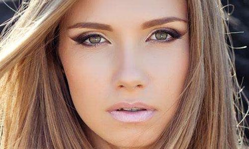 液體精華使用指南：掌握正確的涂抹方式，護(hù)膚干貨推薦！