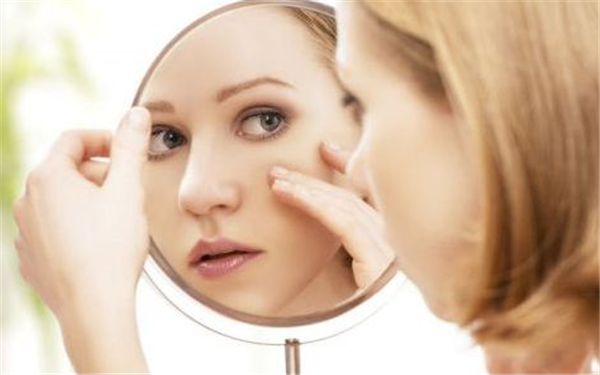 耳軟骨隆鼻，靠譜嗎？會(huì)不會(huì)穿出來？