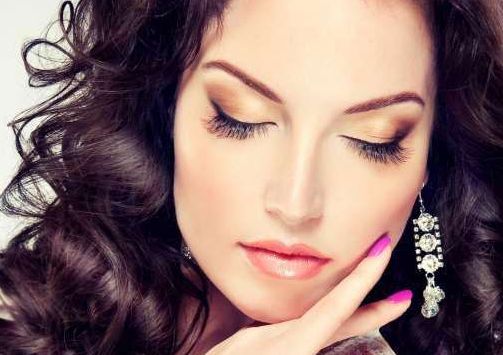 女子花3萬整容左眼失明，醫(yī)院關(guān)門醫(yī)生失聯(lián)，求助無門