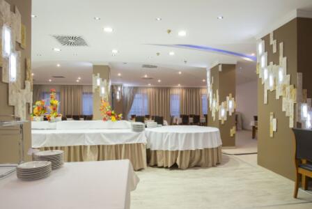 青島顏術(shù)醫(yī)學(xué)美容門(mén)診部