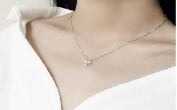 ?？谧泽w脂肪隆鼻子醫(yī)生