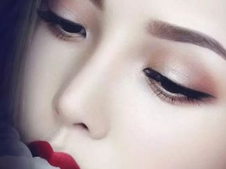 成都恩喜醫(yī)學(xué)整形美容醫(yī)院做假體隆鼻