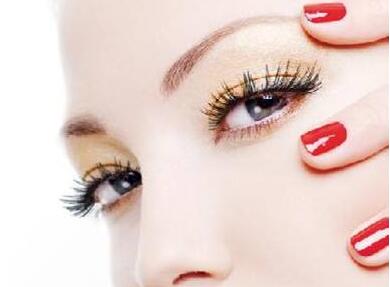 大連艾加艾醫(yī)療美容門(mén)診部做埋線(xiàn)雙眼皮術(shù)后效果