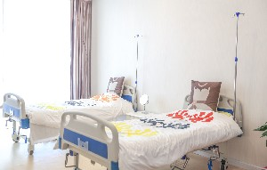 南京美范整形美容診所激光祛眼袋效果如何？激光祛眼袋價(jià)格多少錢？