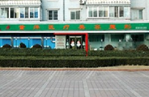 大連董萍整形假體隆鼻效果能持續(xù)多久？術(shù)后注意事項(xiàng)有哪些？