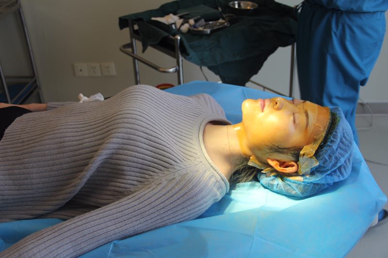 鄭州童一顏整形醫(yī)生李永勝做假體隆鼻+耳軟骨隆鼻案例效果對(duì)比圖 鄭州童一顏整形醫(yī)生李永勝做假體隆鼻+耳軟骨隆鼻案例效果對(duì)比圖