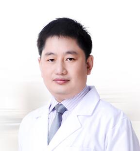 福州海峽美容醫(yī)院李新峰醫(yī)生