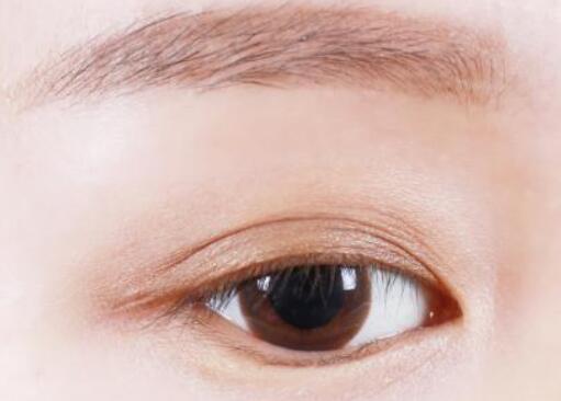 雙眼皮的寬度怎么選擇，多少mm合適？