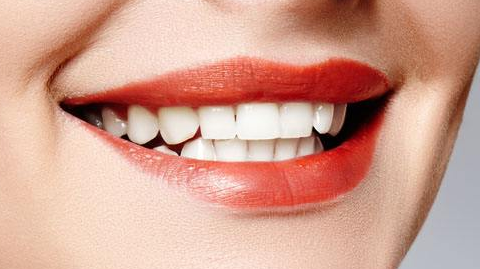 美白牙齒的價(jià)格是多少錢(qián)啊？手術(shù)價(jià)錢(qián)貴嗎？