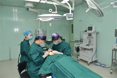 鄭州美辰醫(yī)療美容醫(yī)院_手術(shù)進行