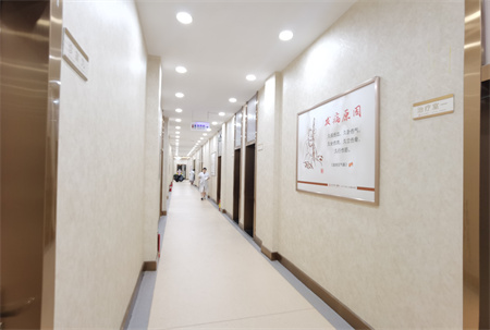 長(zhǎng)沙一雅醫(yī)療美容門診部_走廊