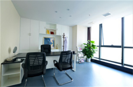 福州米蘭植發(fā)醫(yī)學(xué)美容醫(yī)院_醫(yī)生辦公室