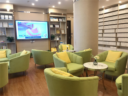 長(zhǎng)沙鵬愛口腔門診部_口腔大廳