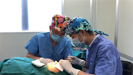 長沙卓爾美醫(yī)療美容門診部_手術(shù)中