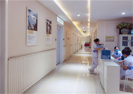 成都百齡醫(yī)學(xué)美容門診部_