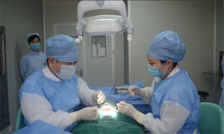成都瑞泰口腔醫(yī)院_治療中