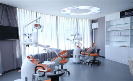 ?？诤佳谰S信口腔門(mén)診部_治療室