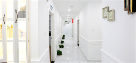 深圳悅她醫(yī)療美容門診部_醫(yī)院走廊