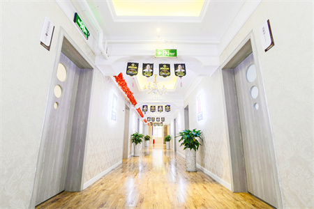 遂寧陽(yáng)光醫(yī)療美容醫(yī)院_醫(yī)院走廊