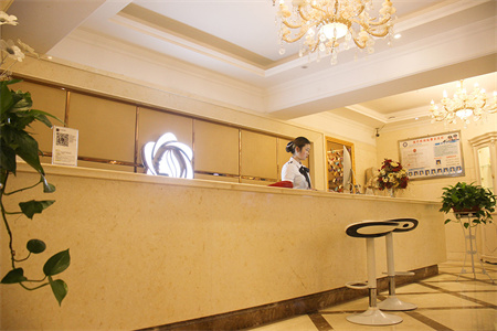 遂寧陽(yáng)光醫(yī)療美容醫(yī)院_醫(yī)院前臺(tái)