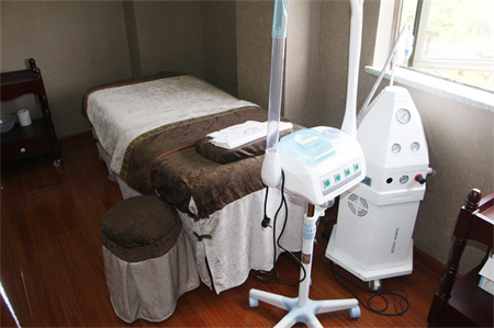 長沙仁禾醫(yī)學(xué)美容門診部_治療室