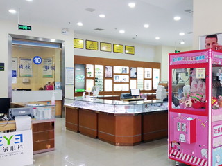 張家界愛(ài)爾眼科醫(yī)院_配鏡區(qū)