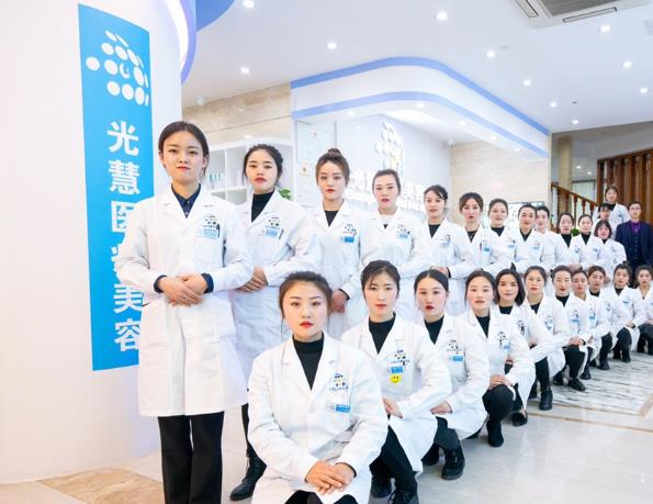 云南光慧醫(yī)療美容診所_醫(yī)生團(tuán)隊(duì)